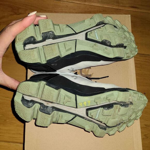 On Cloud Cloudventure Peak Swiss Trail Running Sneakers Tennis Shoe Women Size 7 - Picture 7 of 7